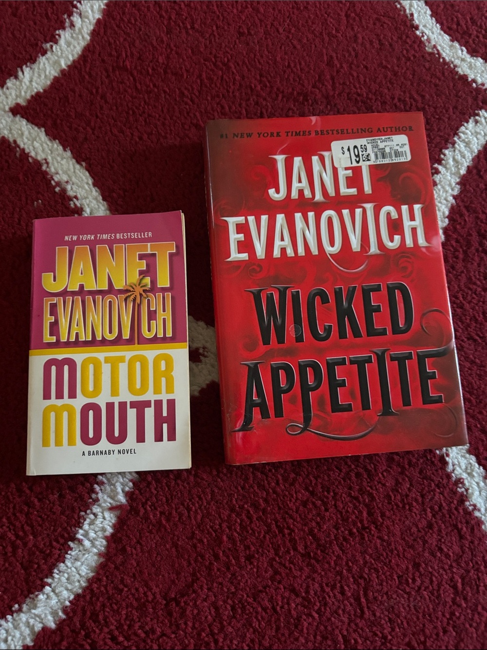 Janet Evanovich Paperback & Hardcover Set